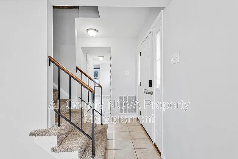 4 bed, 2.0 bath, 1648 sqft, $2,750 — Photo 3