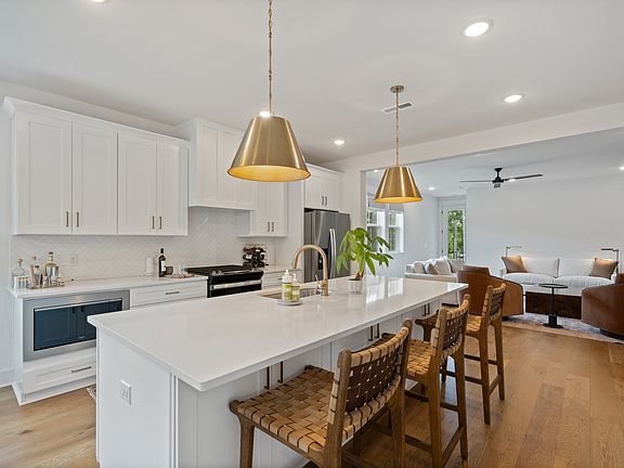 4th image of 323 Whitsett Rd