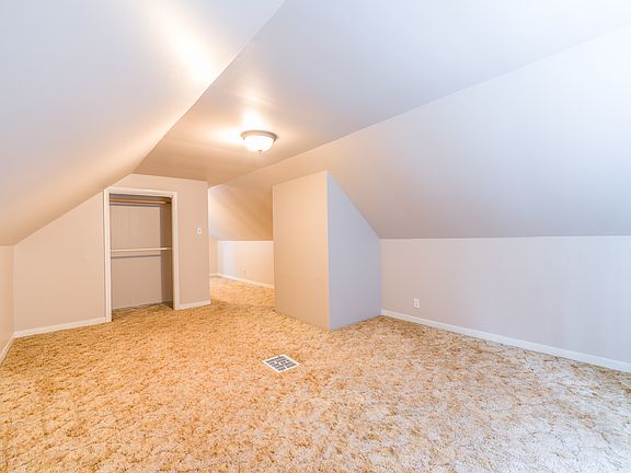 3rd image of 1713 1st Ave NE