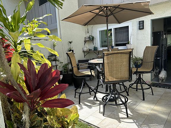 Patio - never gets too hot - wonderful outdoor space