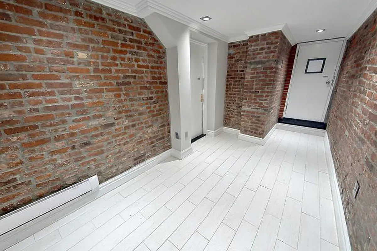Building Photo - 410 E 13th St #1A