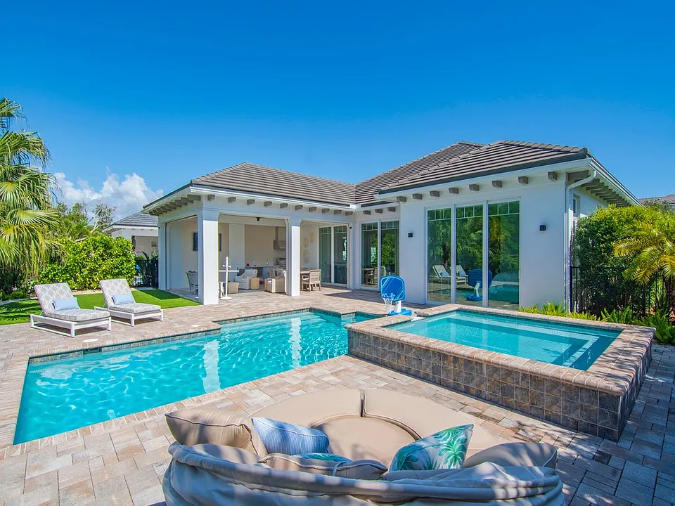 915 Surfsedge Way