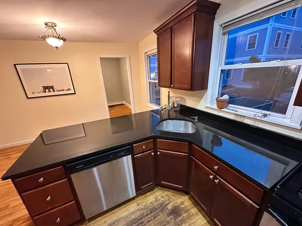315 Elm St APT 1, Cambridge, MA 02139