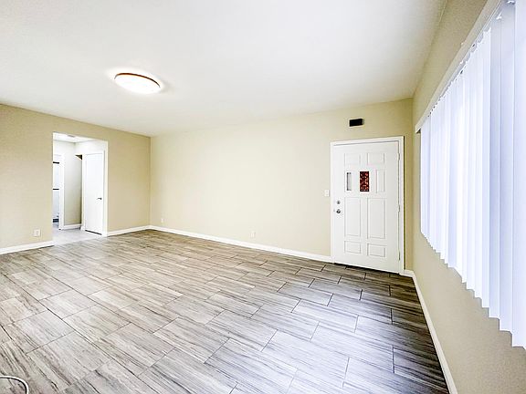 3rd image of 1413 N Kingsley Dr APT B