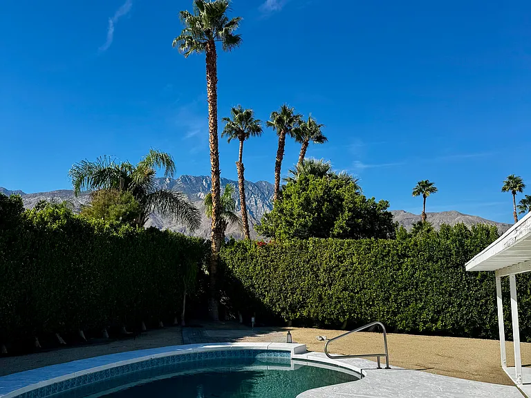 E Francis Dr — Photo 10
