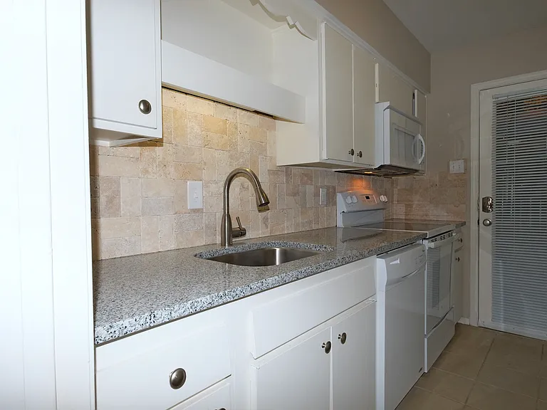 7727 Meadow Park Dr #111 — Photo 9