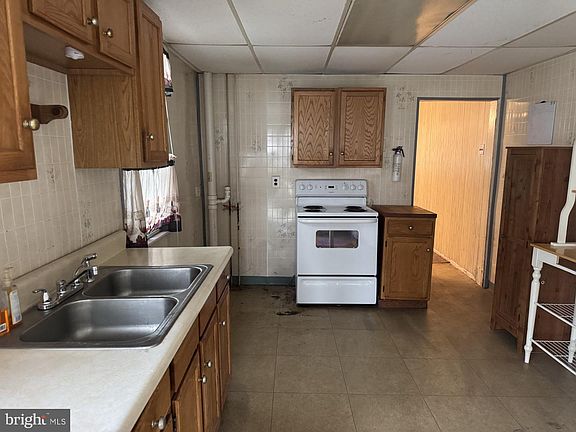 4th image of 457 Carbon St