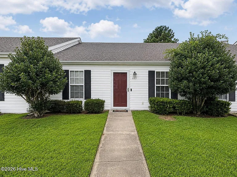 225 John Ct — Photo 1