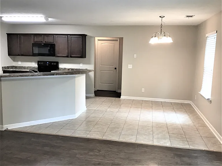 108 Crooked Oaks Dr — Photo 4