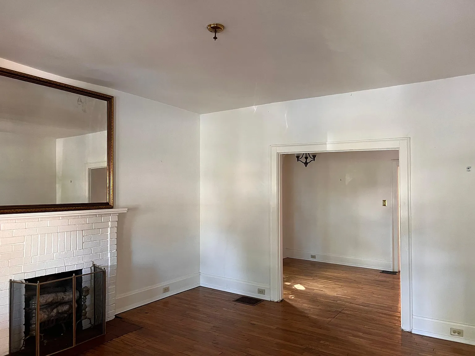 427 Kentucky Ct — Photo 2