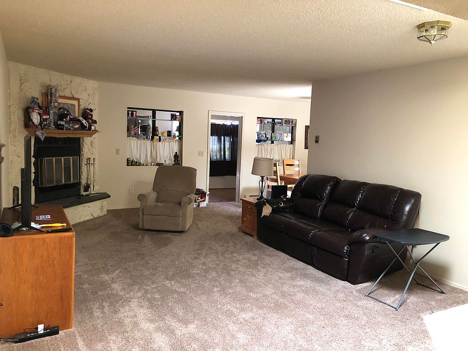 2nd image of 1141 Carmelita Dr