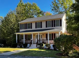 8 Pinewood Rd, Amesbury, MA 01913