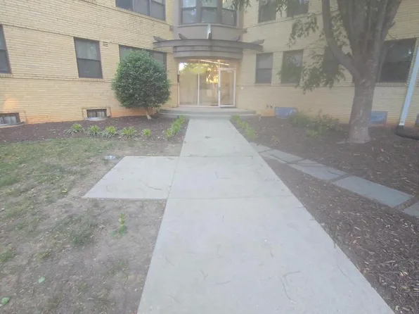 210 Oakwood St SE APT 304, Washington, DC 20032
