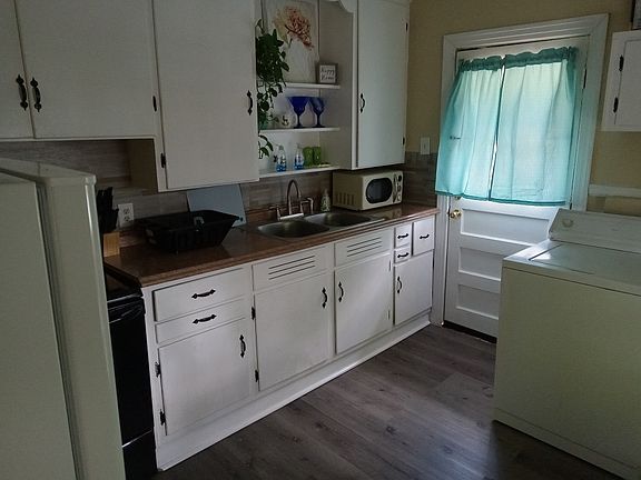 3rd image of 1605 E Laburnum Ave