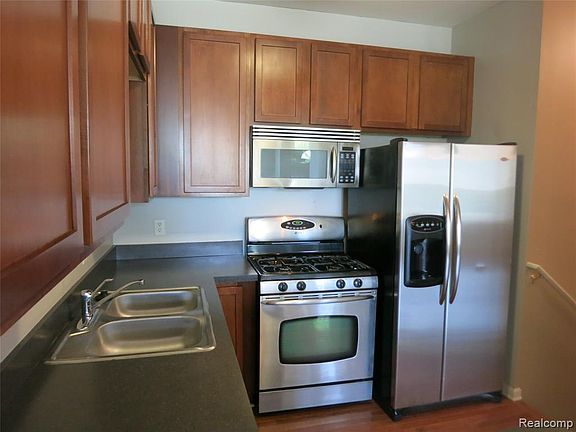 3rd image of 685 Summerfield Dr #215