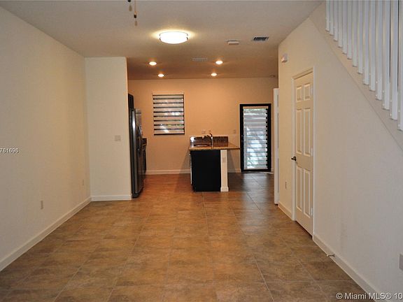 4th image of 2805 SW 17th Ave #0
