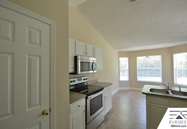 30 Lancelot Dr — Photo 14