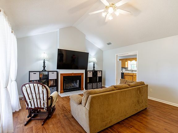 3rd image of 4312 Whippoorwill Cir