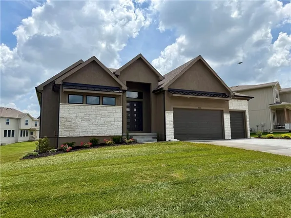 11351 S Emerald St, Olathe, KS 66061