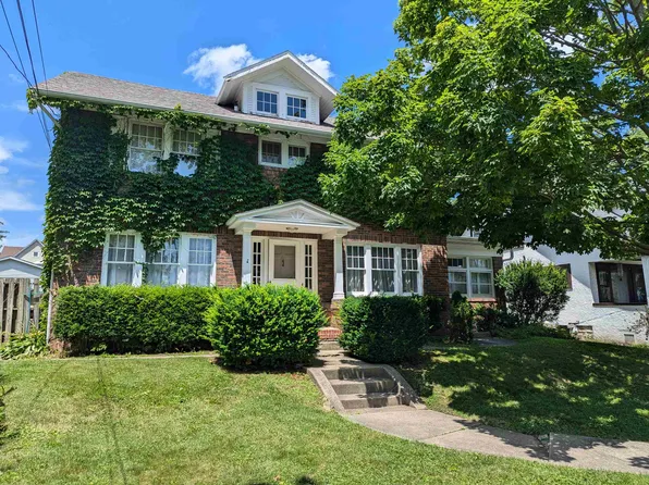 1222 W Lincoln Blvd, Freeport, IL 61032