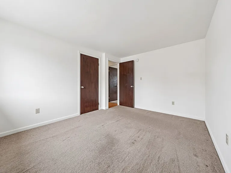Losson Garden Apartments — Photo 10