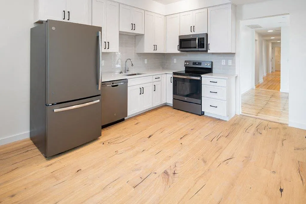 Magazine Street Apartments — Photo 1
