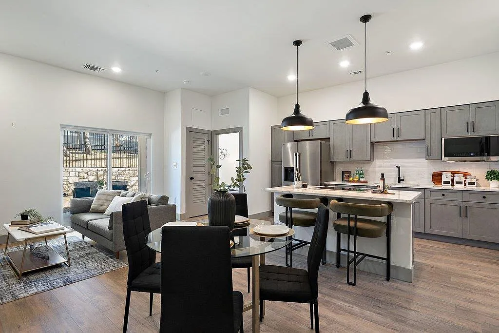 2 bed, 2.5 bath, 940 sqft, $2,249 — Photo 3