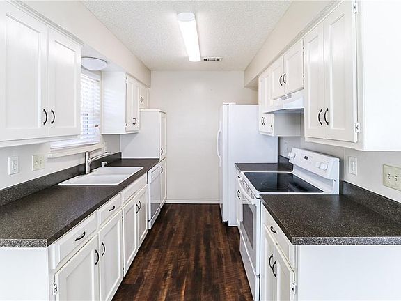 3rd image of 3512 Wentworth Dr