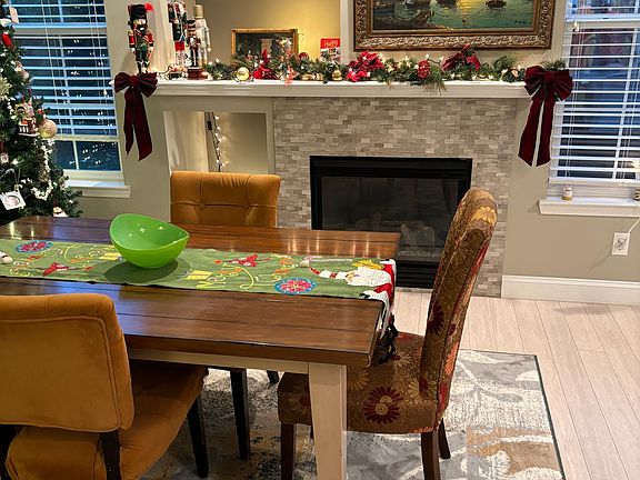 Dining area in the first floor with gas fireplace