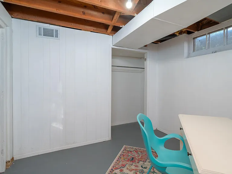 1219 S Glendale Ave — Photo 16