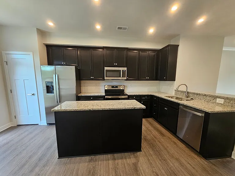 303 Golan Cir #B — Photo 10