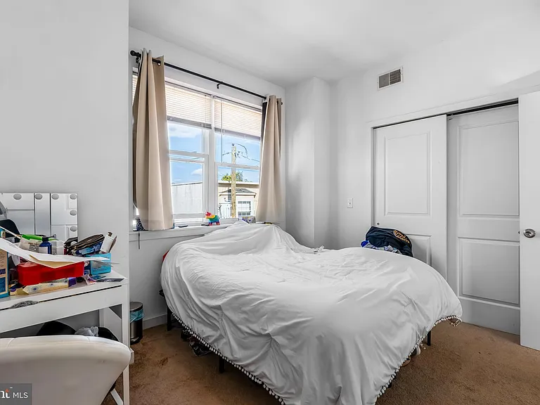 1724 Monument St #B — Photo 11