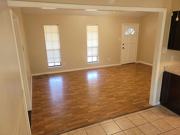 4th image of 4808 Fordham Dr