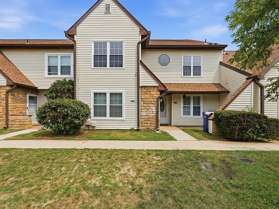 1st image of 3103 Woodlands Dr #3103