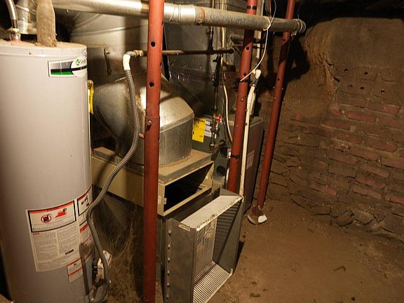 2nd image of 1002 Franklin St