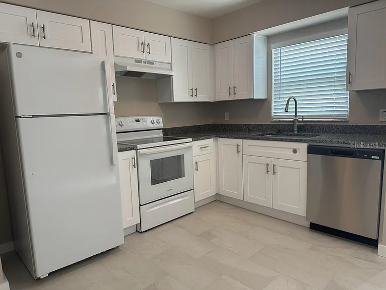 113 S Fremont Ave #A — Photo 2