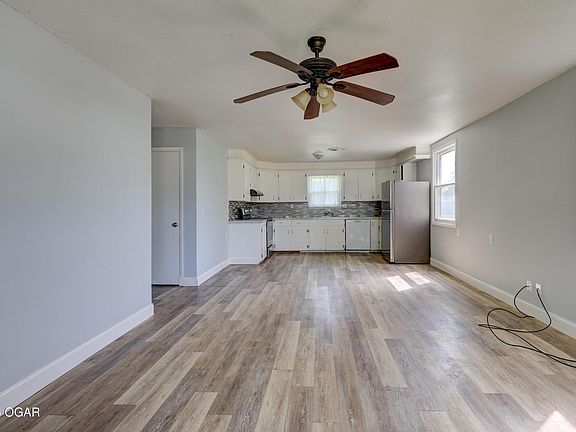 3rd image of 606 Maiden Ln