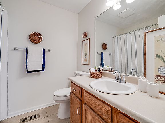5th image of 509 W 9th St