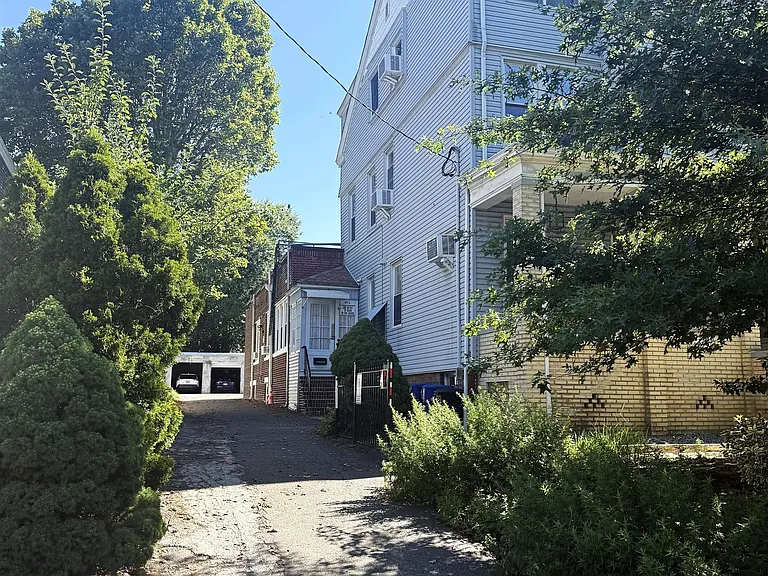 88 Sherman Pl #4 — Photo 2