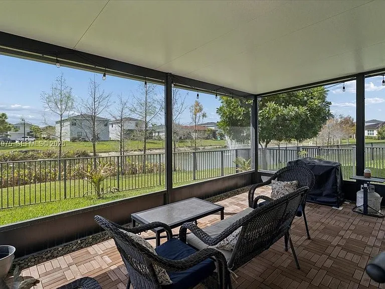 6018 Henderson Way — Photo 8