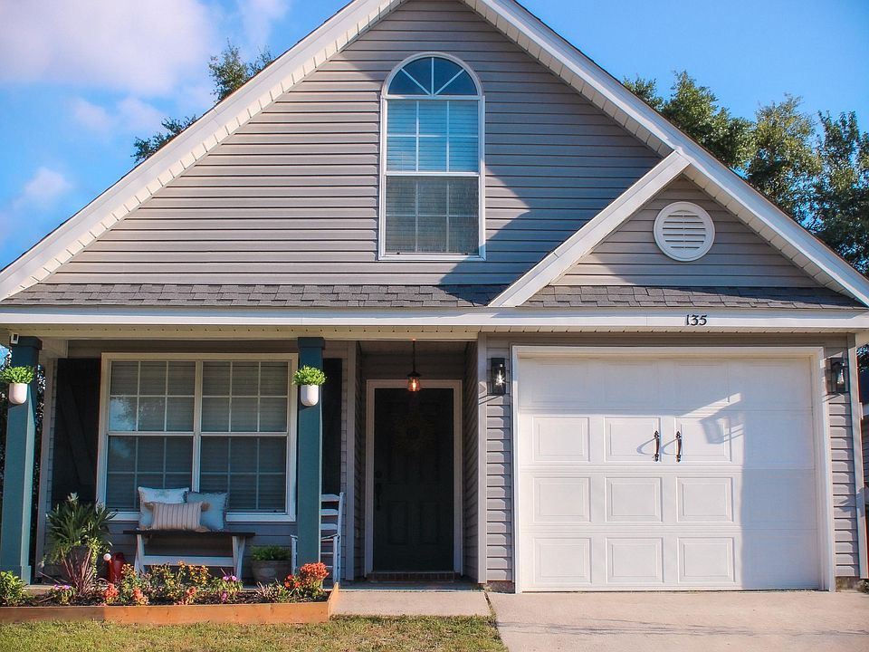 Front view of home