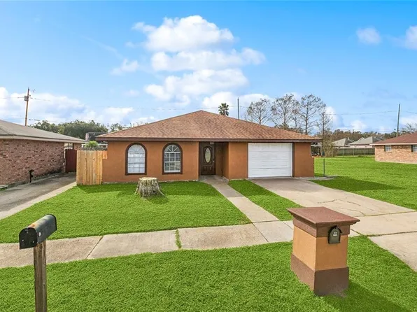 2325 River Queen Dr, Violet, LA 70092