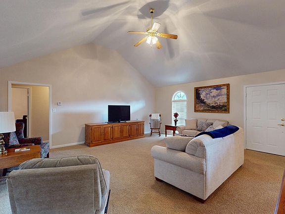 4th image of 1075 Sharpsferry Rd