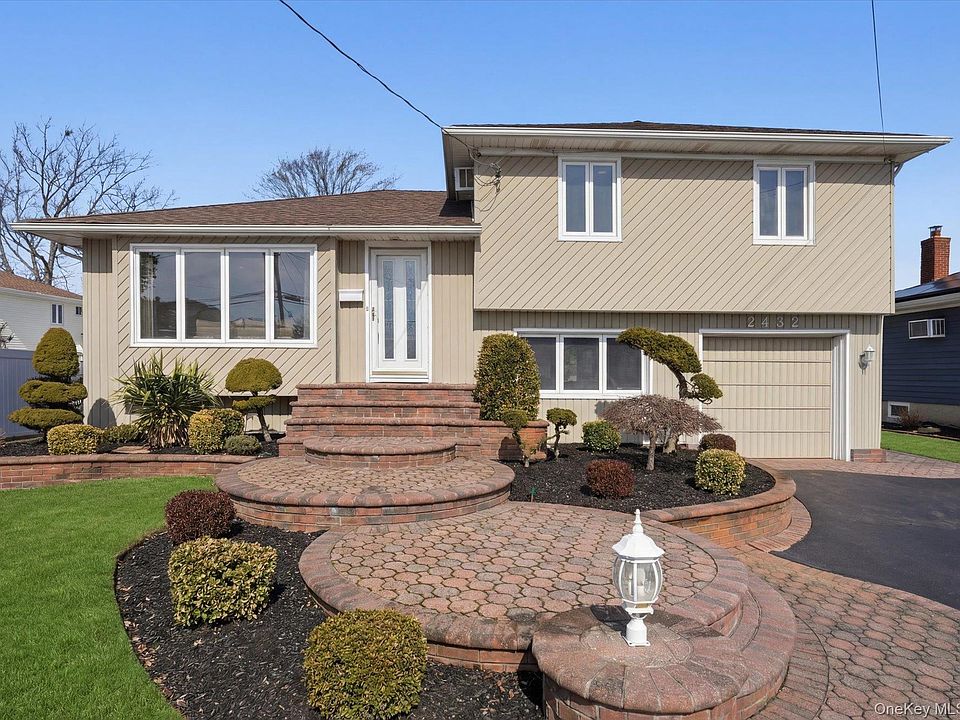1st image of 2432 Aron Drive N
