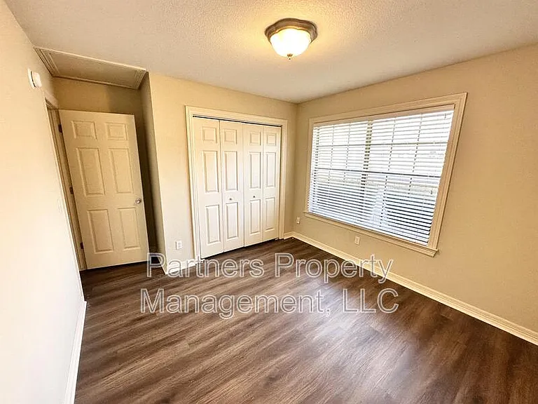 1112 W Hendrix St — Photo 6