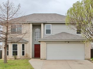 824 Meadowlark Dr, Saginaw, TX 76131