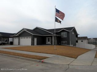 2521 States Blvd, Dickinson, ND 58601