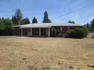 1377 Redwood Cir, Grants Pass, OR 97527