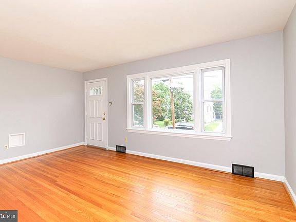 4th image of 21 Wilson Ave