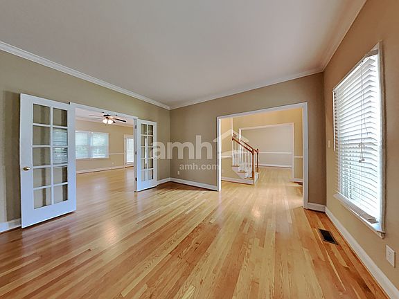 5th image of 910 Haddington Ct S